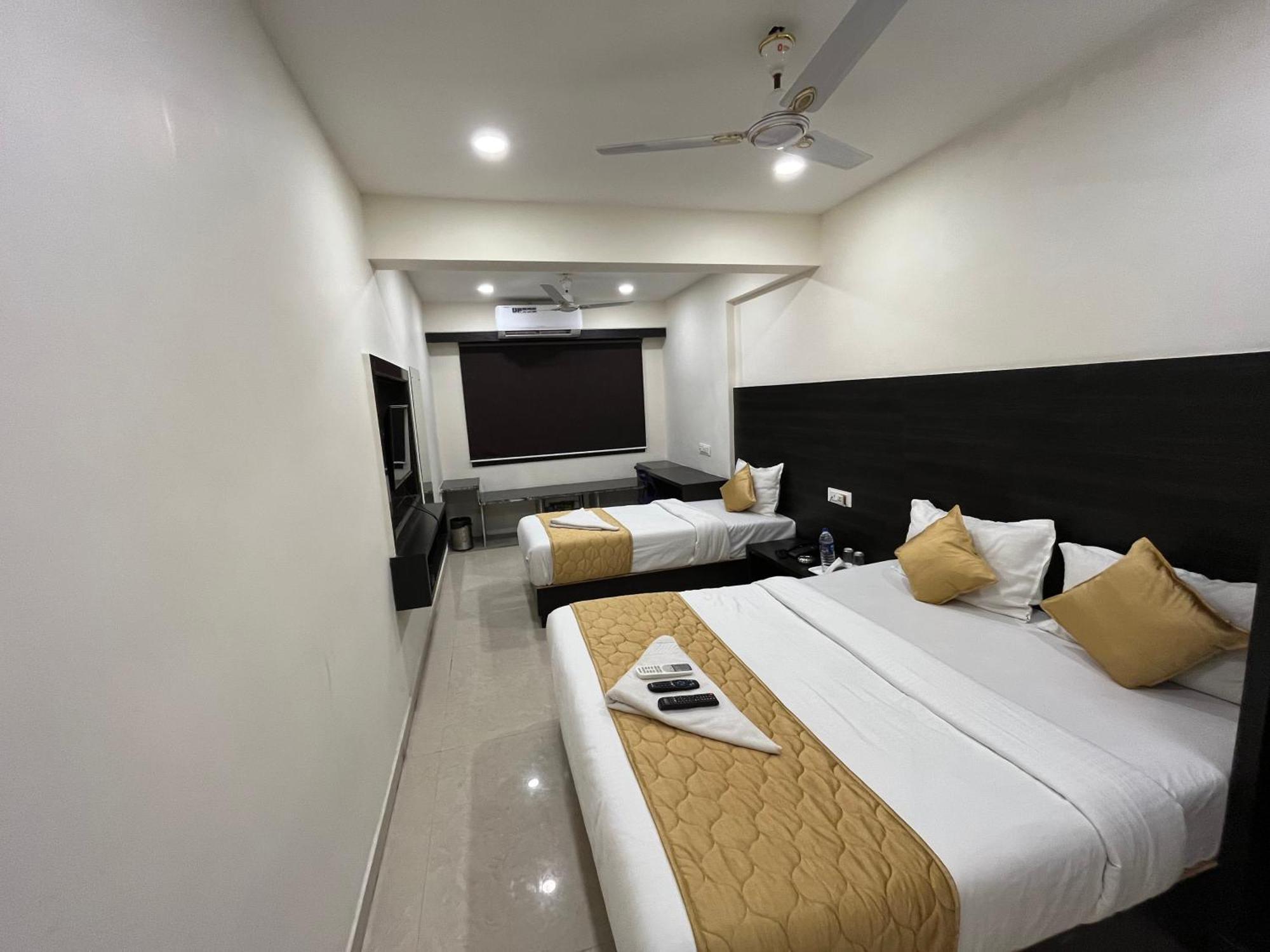 Hotel Wind Flower Regency - Near Kokilaben Hospital 3*